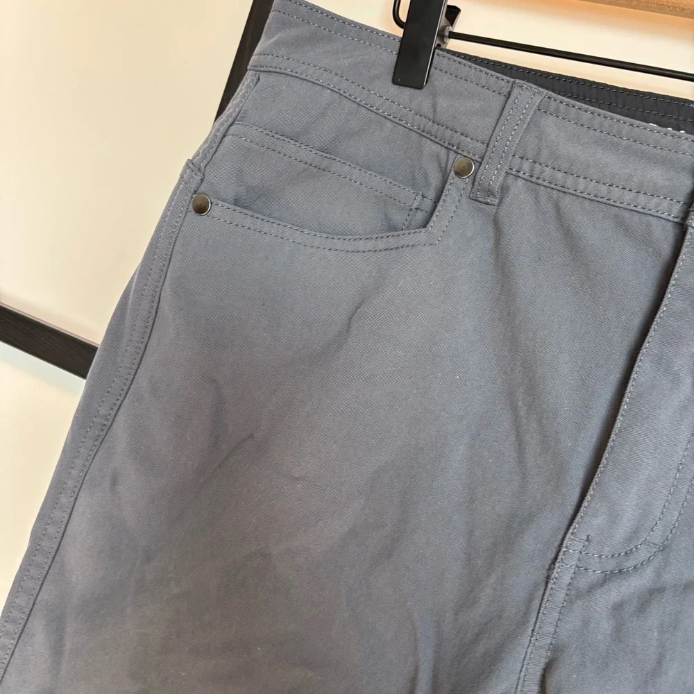 Western Rise men’s gray‎ pants. Size 33